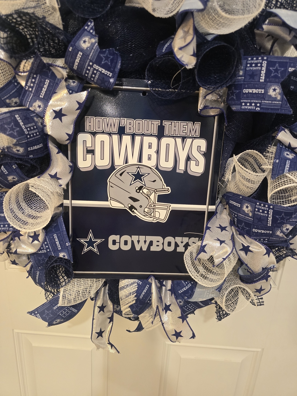 W053 – Dallas Cowboys Navy & White Football Wreath Handmade Dallas Cowboys - Picture 2 of 3